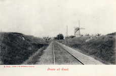 14531 Gezicht in de ingraving voor de spoorlijn Den Dolder-Baarn te Soest uit het zuidwesten; met op de achtergrond de ...